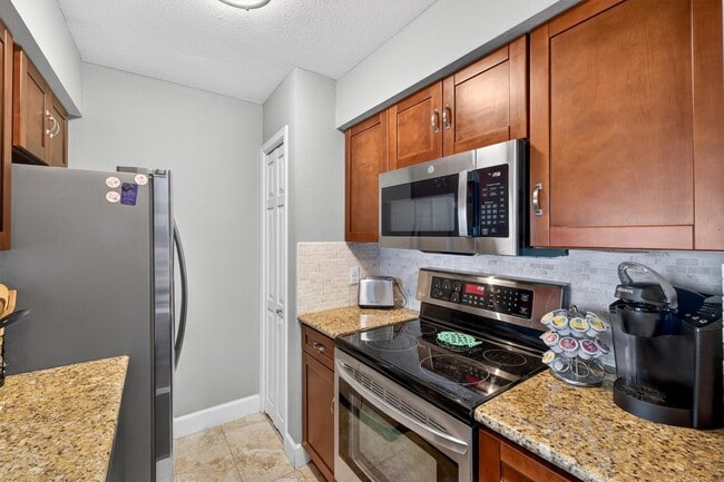 Building Photo - 3506 Cove View Blvd