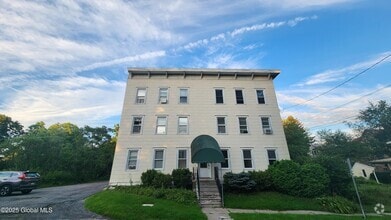 Building Photo - 18 Russell St