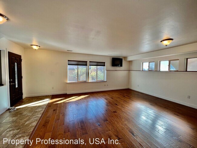 Building Photo - 3 br, 2.5 bath House - 180 Castle Ridge Drive