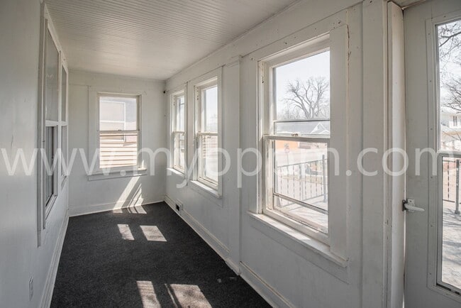 Building Photo - 2 Bed / 1 Bath House - 30th & Seward