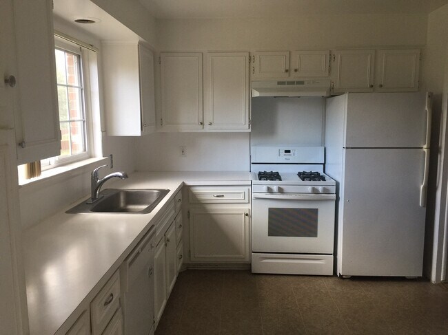 Foto del edificio - 547 Fox Hills Dr S