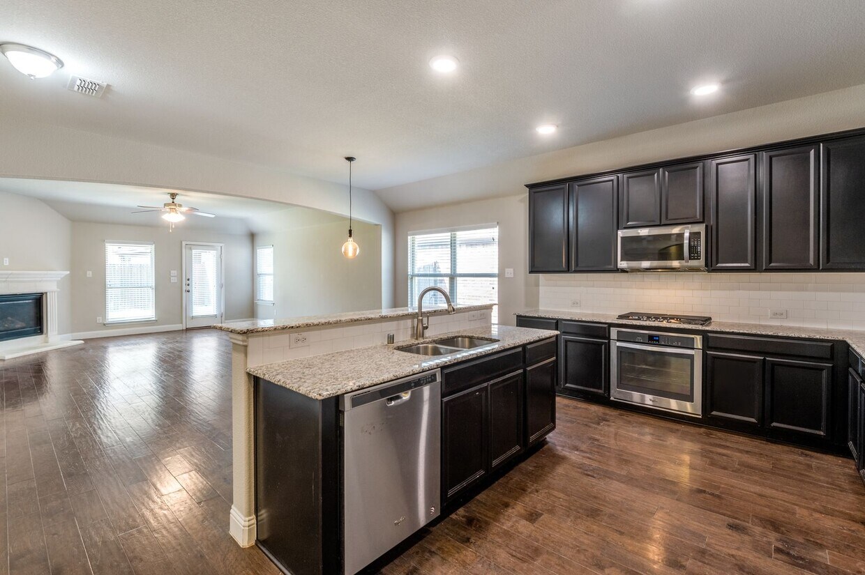 Primary Photo - Little Elm Home for Lease - 3br/2ba + Office!