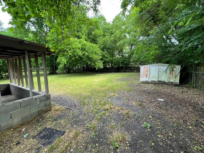 Building Photo - ** 3 Bed 1 Bath located in Woodley Park * ...