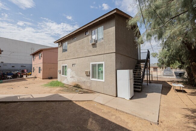 Foto del edificio - 622 N 30th Pl