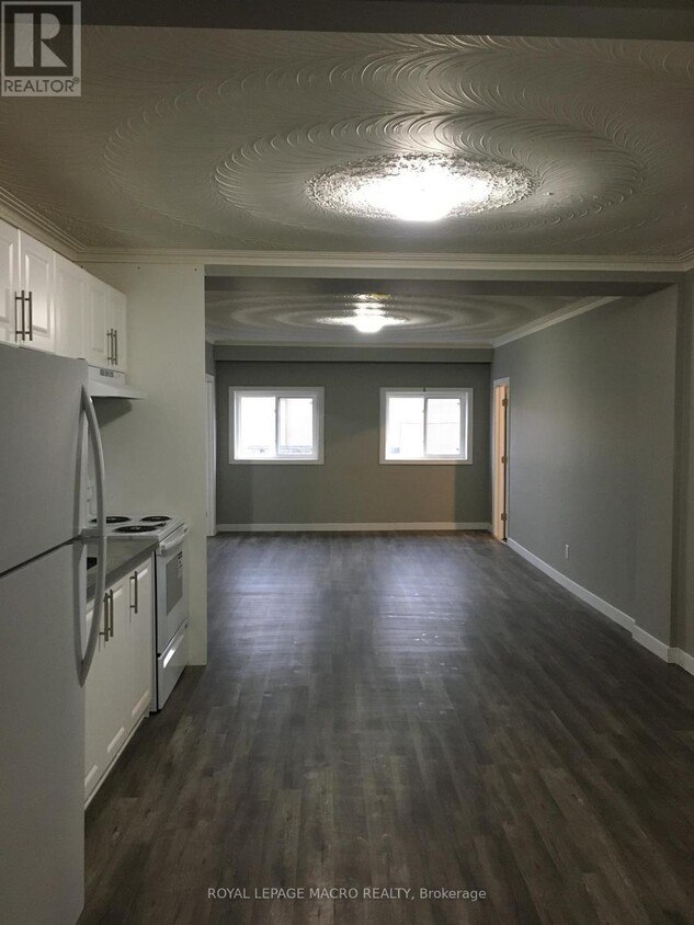 Photo principale - 162-162 Parkdale Ave N