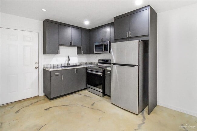 Building Photo - 11 Lotto Ln