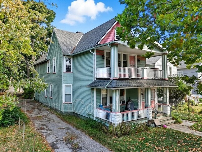 Building Photo - 1714 Castle Ave