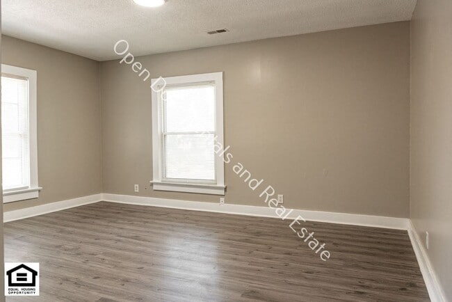 Building Photo - 1111 Maple Ave
