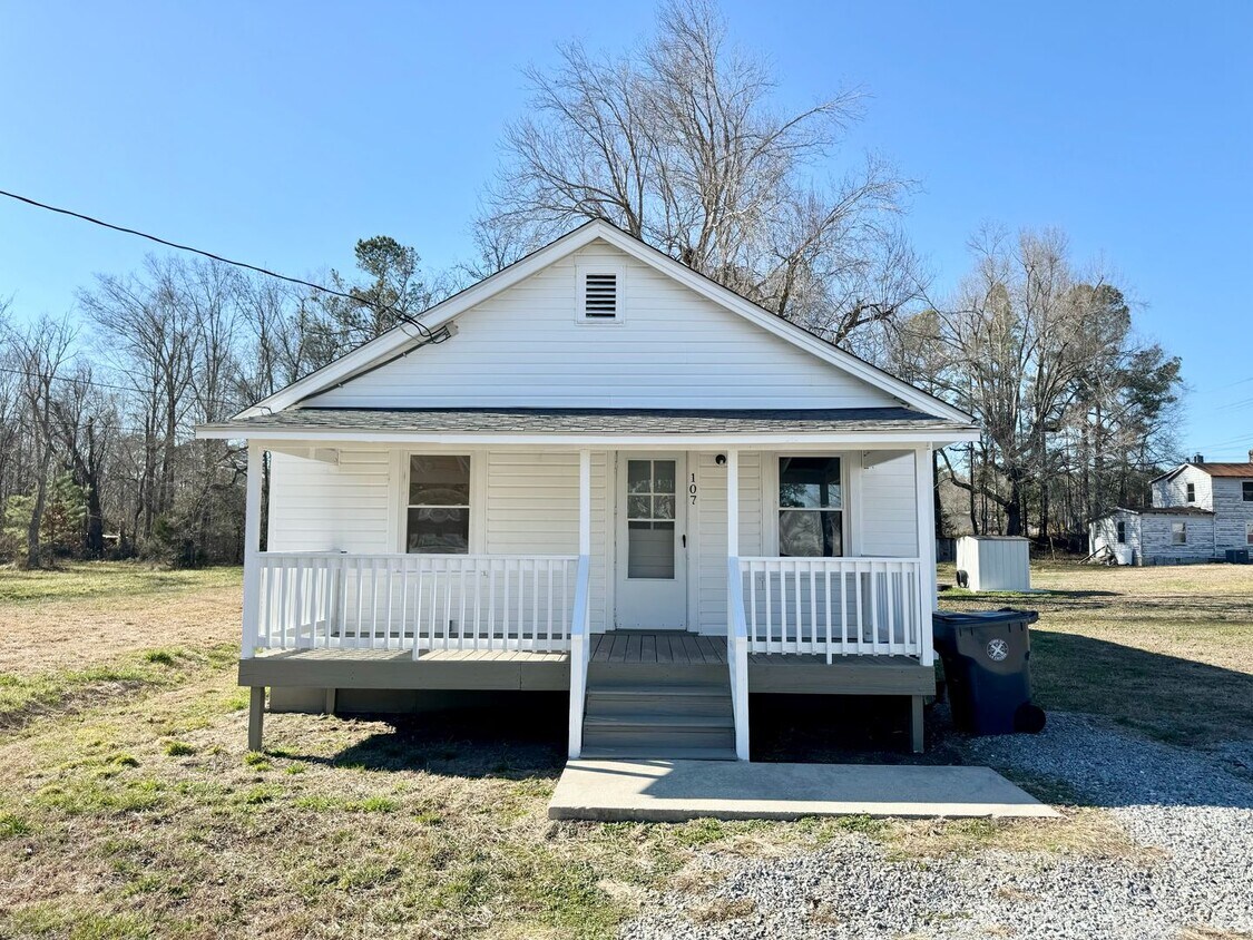 Primary Photo - Lovely 2 Bedroom Rancher… Waiting for You to Make it Home!