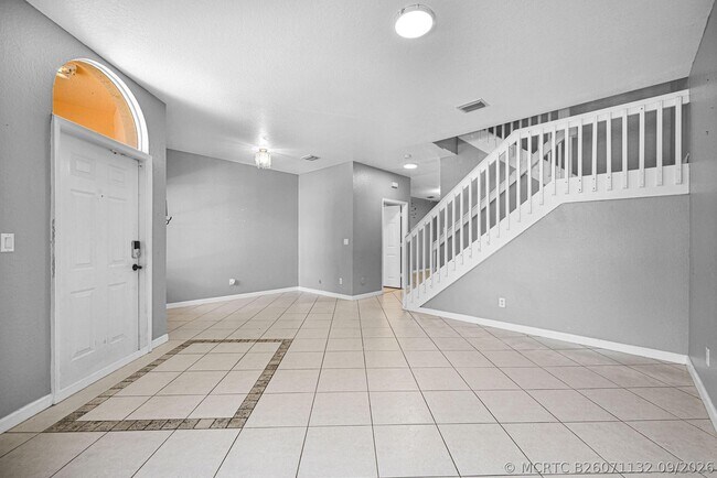 Building Photo - 603 W Santa Catalina Cir