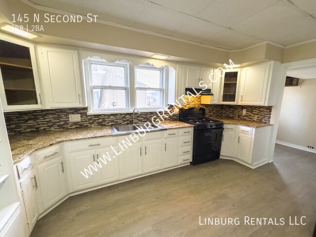 Foto del edificio - 145 N Second St