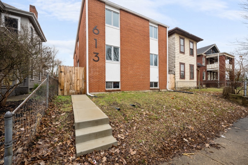 613 S Champion Ave Unit 613 S Champion Ave B, Columbus, OH 43205 Room