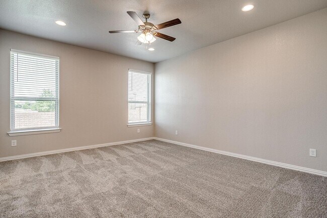 Building Photo - Move in Ready