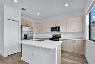 Building Photo - 4074 Highland Oaks Dr