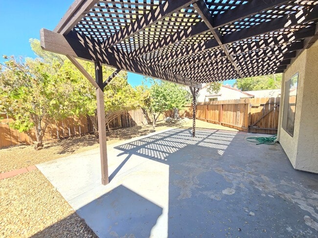 Building Photo - 320 Carmel Cir