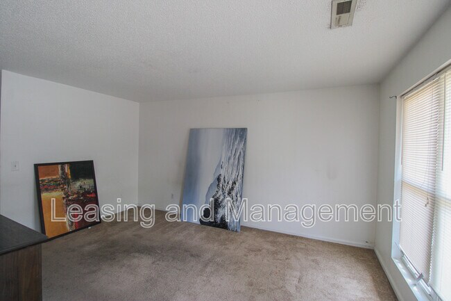 Foto del edificio - 926 Blackrail Ct