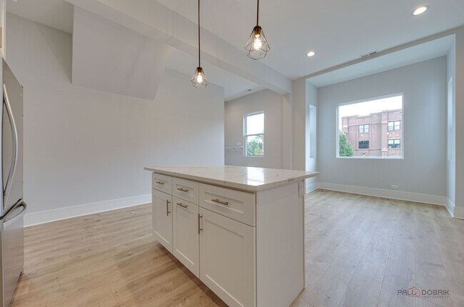 Foto del edificio - 1746 N California Ave