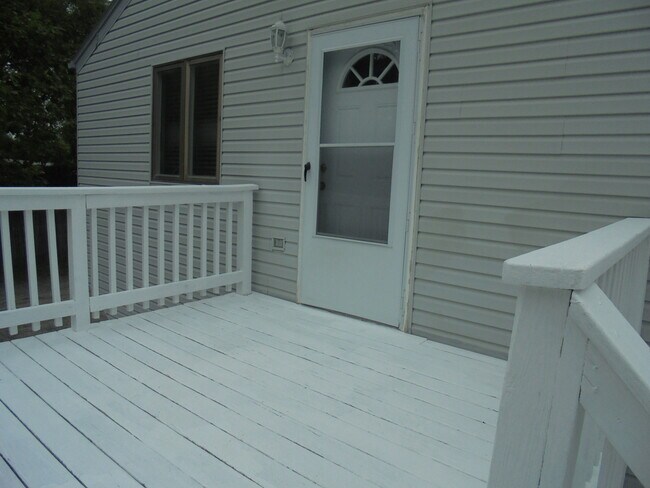 Building Photo - 3693 Grandview Ave
