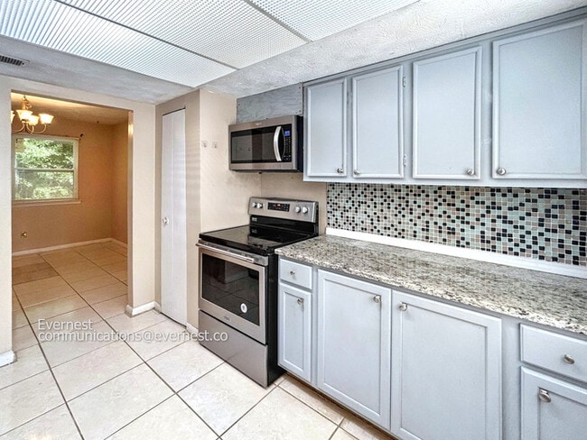 Foto del edificio - 925 Pine Oak Trail