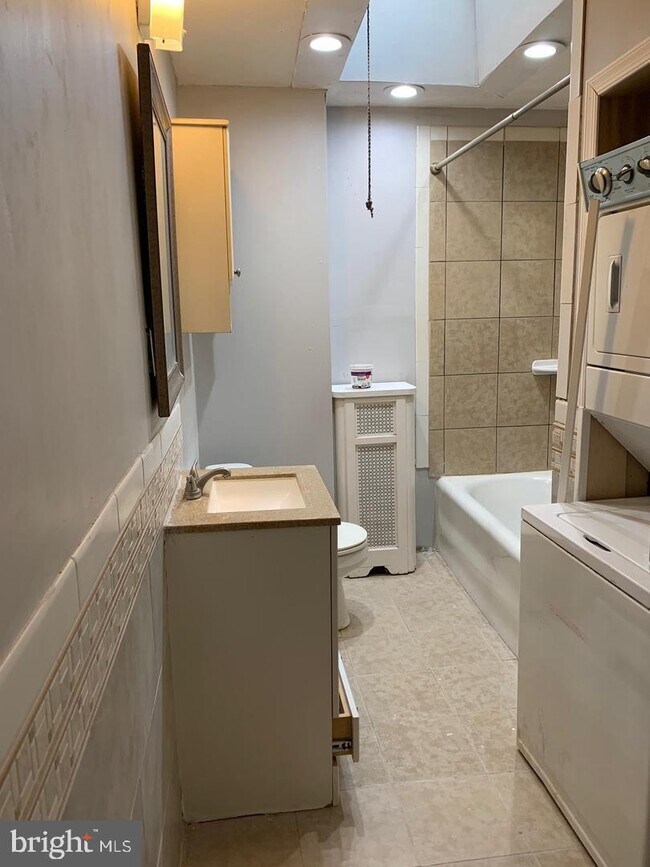 Foto del edificio - 5212 Torresdale Ave