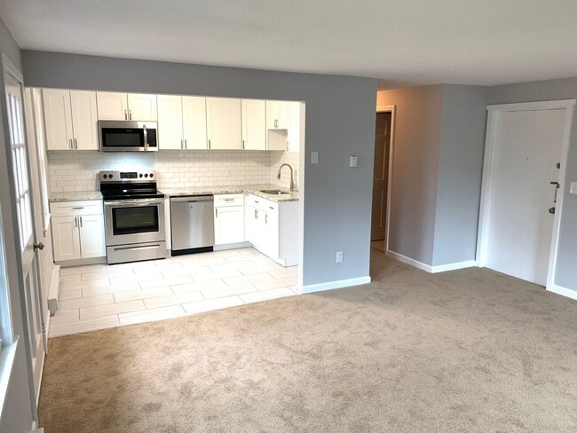 Building Photo - Modern and Professional Towpath Condo
