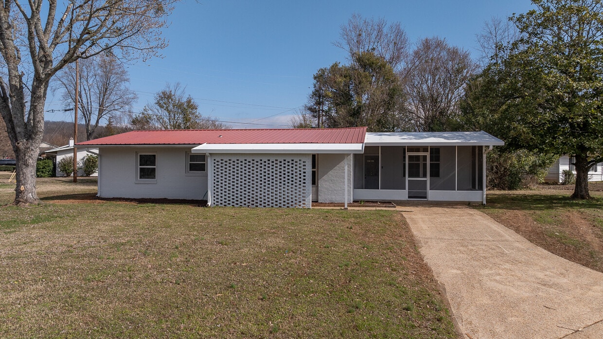 Primary Photo - 1701 Wakefield Dr NE