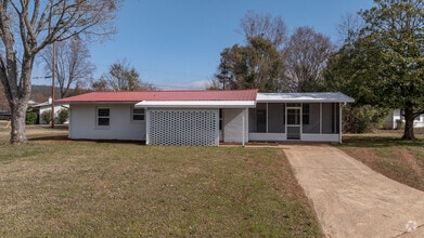 Building Photo - 1701 Wakefield Dr NE