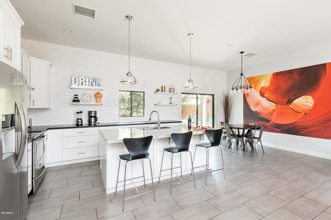 Building Photo - 8608 E Palo Verde Dr