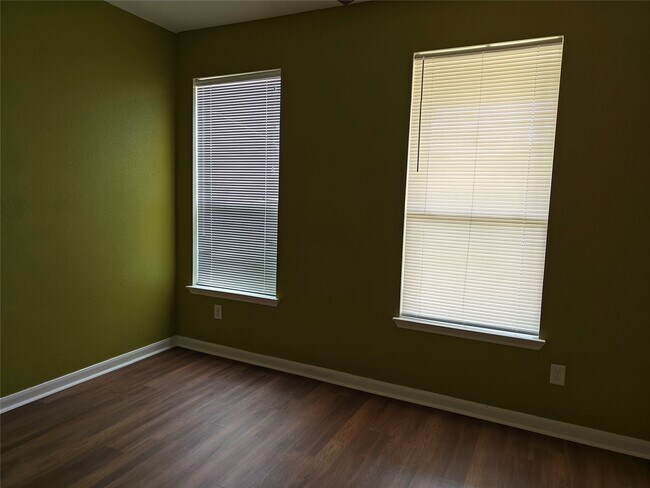 Foto del edificio - 7915 Moss Springs Ct