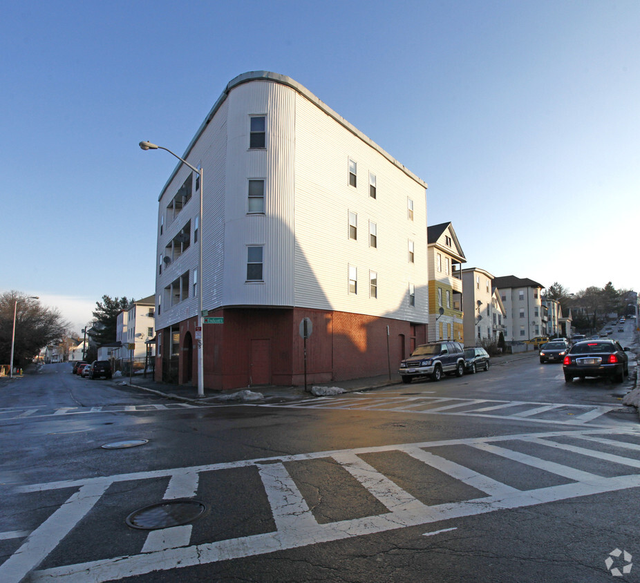 Primary Photo - 53 Ward St