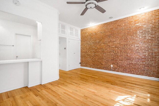 Building Photo - 156 E 64th St