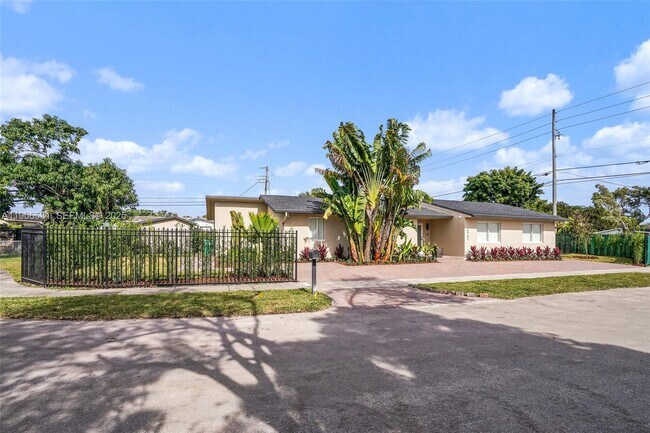 Foto del edificio - 6701 SW 49th Terrace