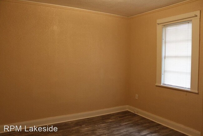 Building Photo - 3 br, 1 bath House - 1730 NE Broxey Ct