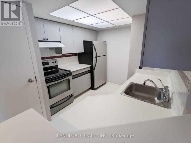 Photo du bâtiment - 1001 Bay St.