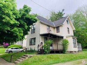 Building Photo - 926 Main Ave W