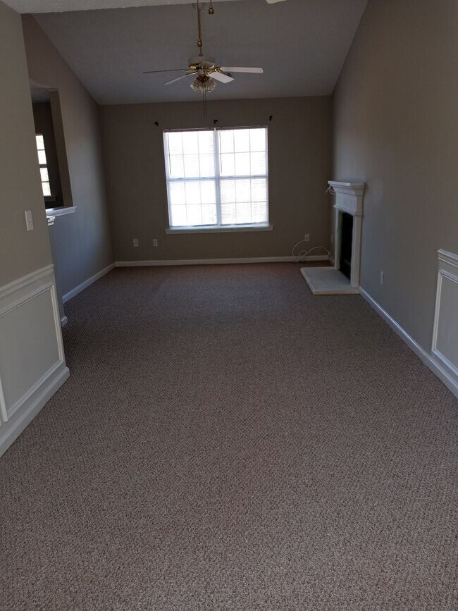Foto del edificio - 3/2 with Large Bonus Room  - Split level h...