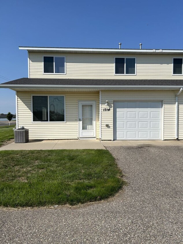 Primary Photo - Newly Updated Condo!!