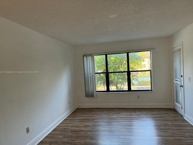Foto del edificio - 4321 W McNab Rd