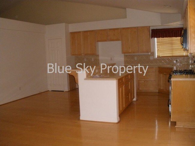 Building Photo - 587 Windmill Ct