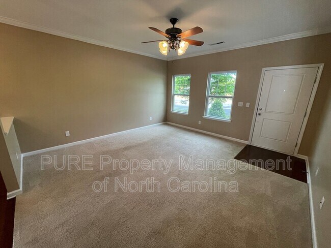 Foto del edificio - 5216 Prosperity Church Rd