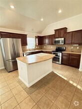Building Photo - 8315 Summerset Dr