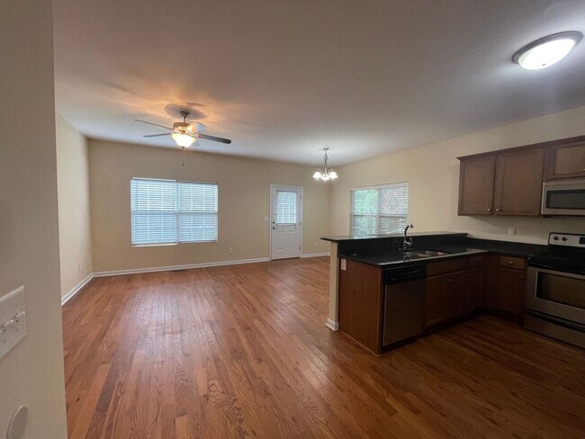 Building Photo - COTTAGE STYLE 4 BED/4 BATH - AVAILABLE AUG...