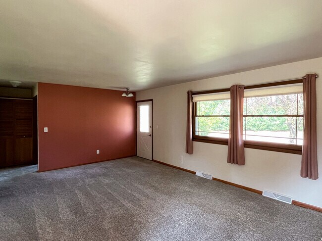 Building Photo - 1829 Walmer Ln