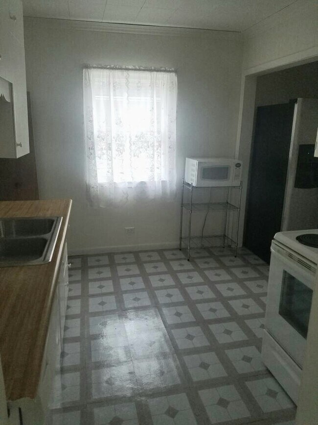 Foto del edificio - 327 Leslie St