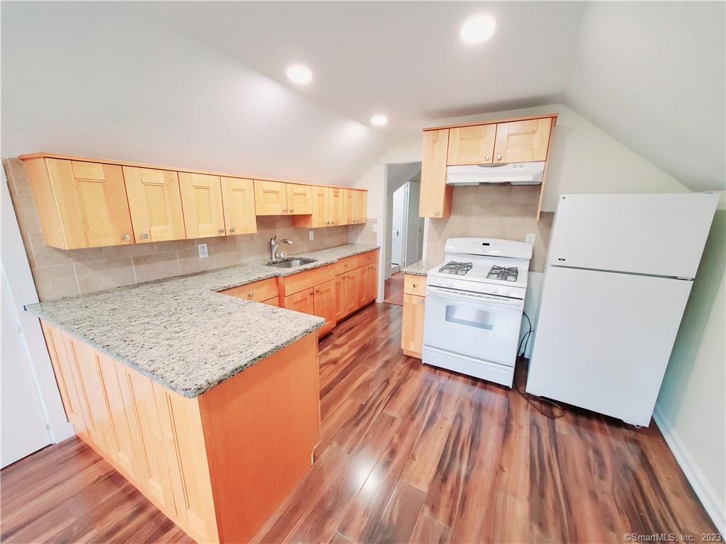 100 Colonial Rd Unit 3rd, Stamford, CT 06906 Room for Rent in