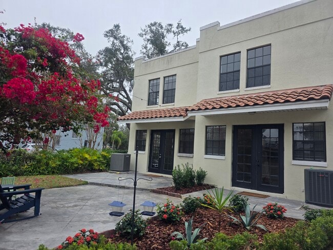 Foto del edificio - 637 Hillcrest St