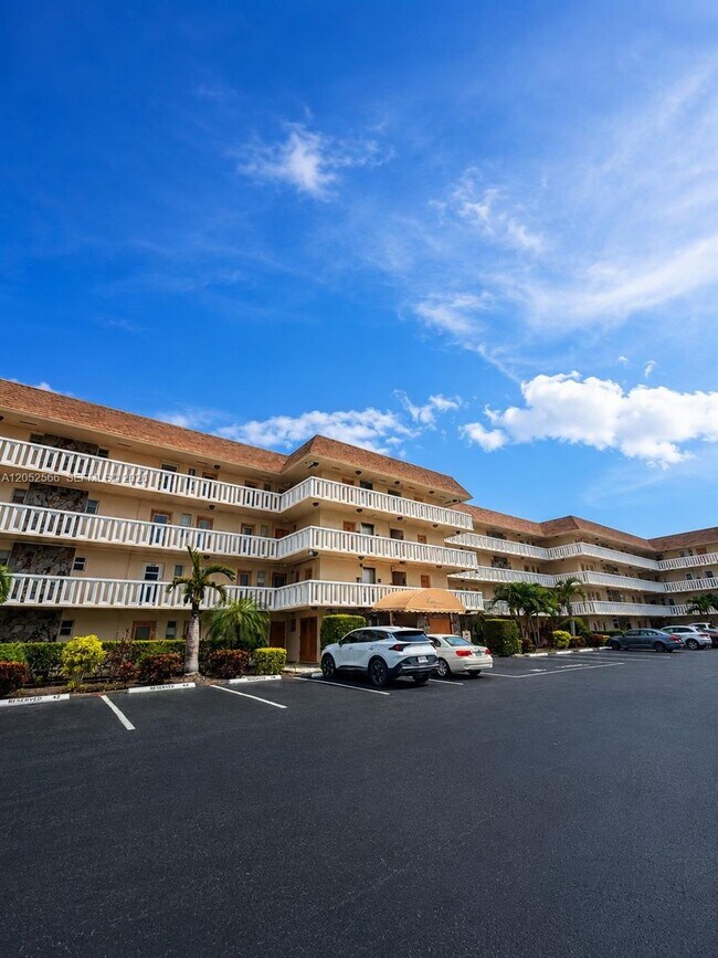 Building Photo - 1889 S Ocean Dr