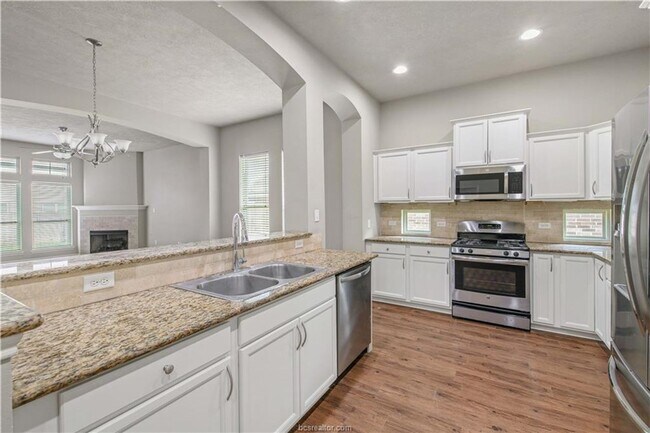 Foto del edificio - Available NOW! 3/2 in highly desirable Creek Meadows!!