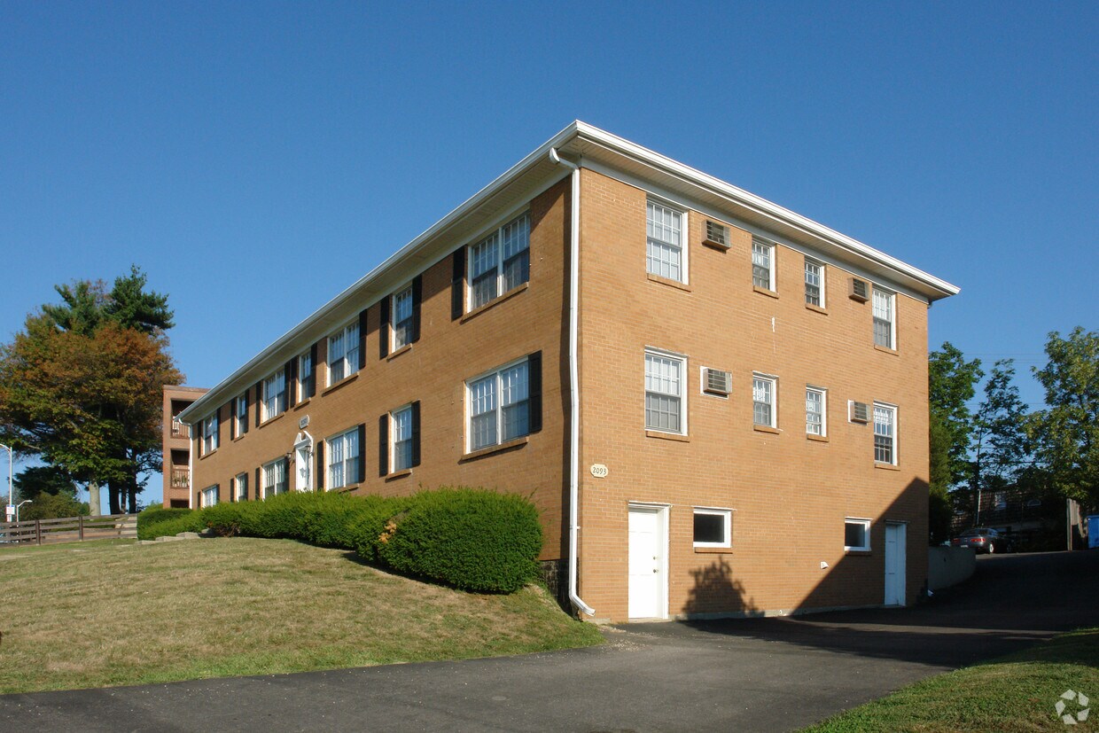 2093 Fontaine Rd, Lexington, KY 40502 Apartments in Lexington, KY