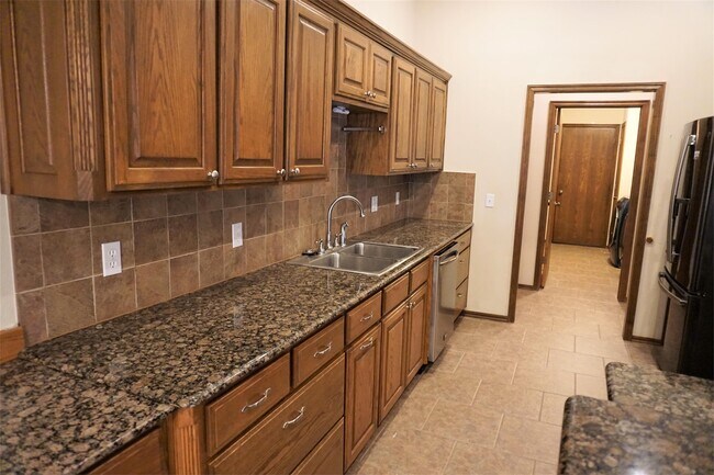 Foto del edificio - 9601 Crooked Creek Ln